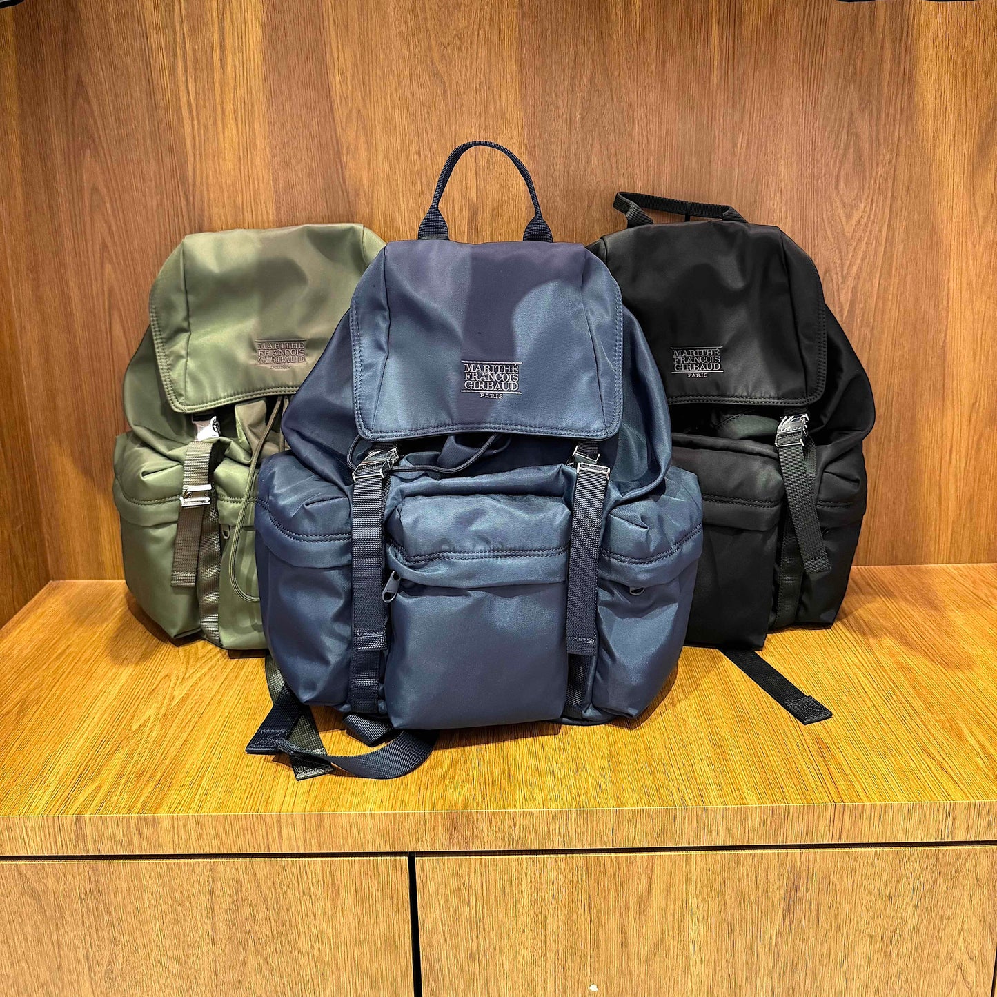 MARITHÉ FRANÇOIS GIRBAUD - CLASSIC LOGO METAL BUCKLE BACKPACK｜3色